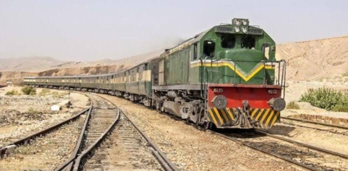 ڈیرہ مراد جمالی کے قریب نامعلوم مسلح افراد کا جعفرایکسپریس پر راکٹ سے حملہ